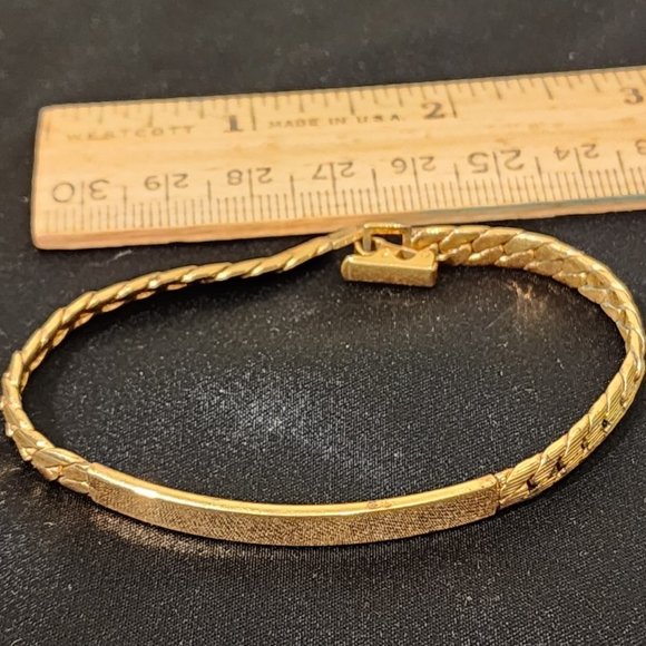 Vintage Avon Gold Tone Metal Chain Bracelet - Picture 3 of 7